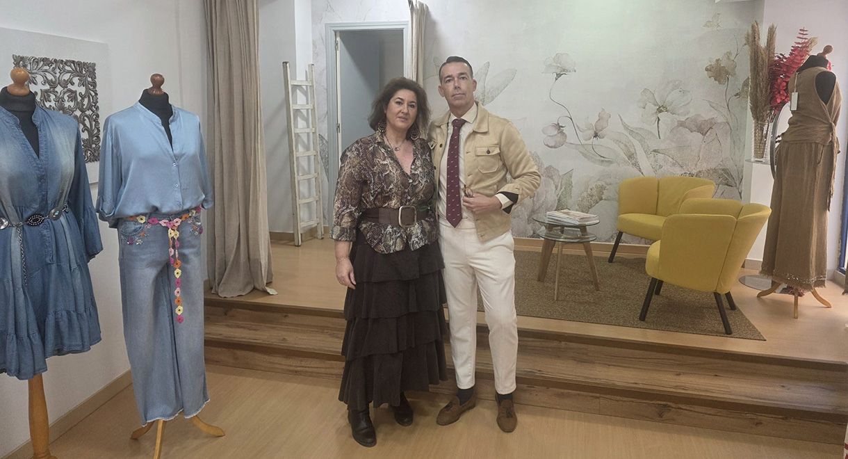 'Coquette' estrena nueva ubicación en la calle Luna 44 con la visita del teniente de alcalde de Comercio, Fiestas y Hostelería David Calleja