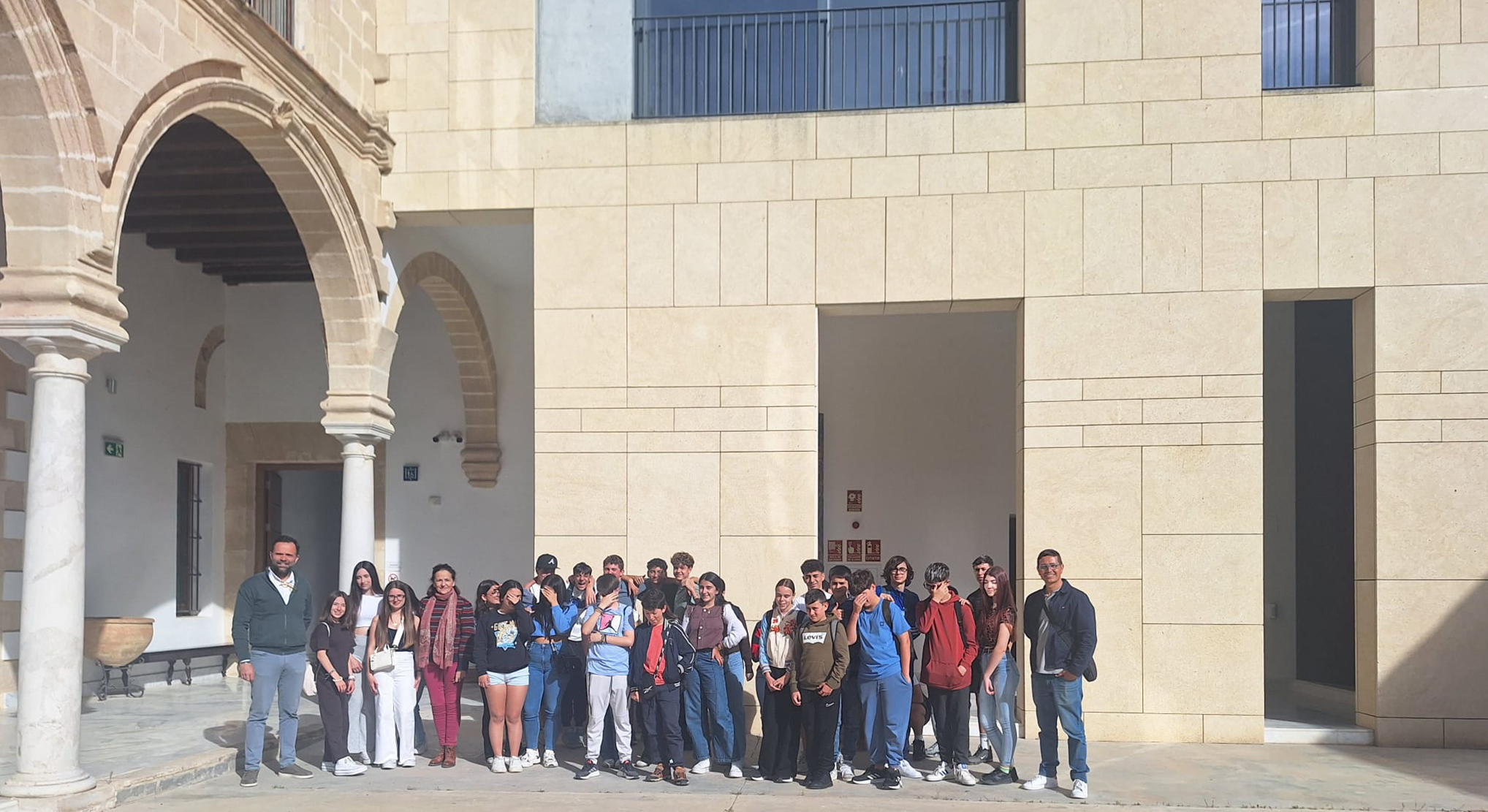 Alumnos de Safa San Luis y del IES Castillo de Matrera, en Villamartín, participan en el Programa de Visitas Didácticas a la exposición ubicada en El Hospitalito