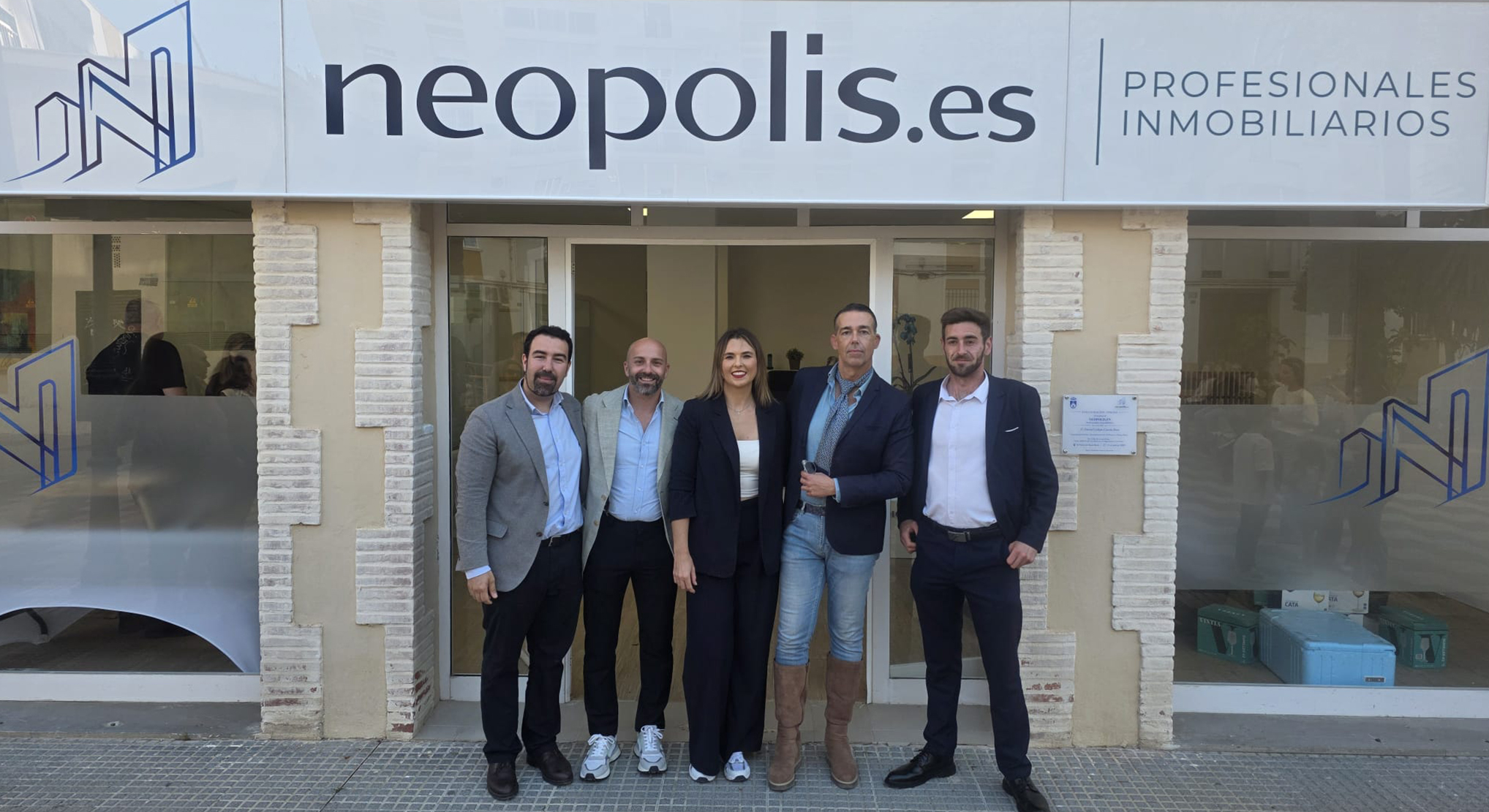 Calleja inaugura las nuevas dependencias de la inmobiliaria Neopolis