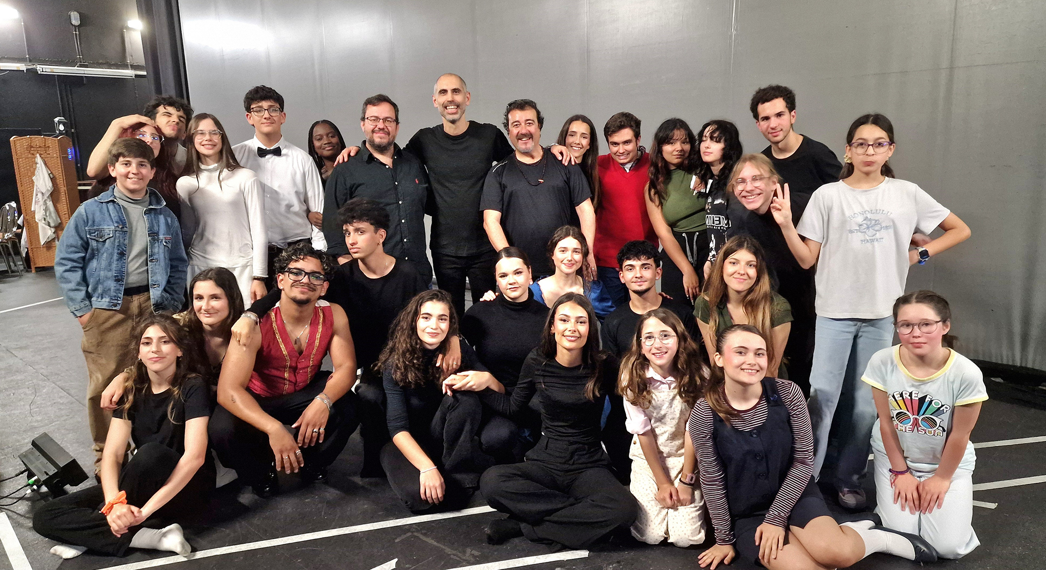 'Luna con Placilla', que recrea la historia del Teatro Principal, destruido por un incendio en 1984, llena de talento y emotividad el escenario del Muñoz Seca