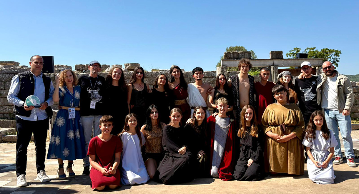 Germán Beardo acompaña en Grecia al Grupo de Tetro Balbo en su representación de España en el XIII Festival Internacional Juvenil de Teatro Antiguo de Messene 2026