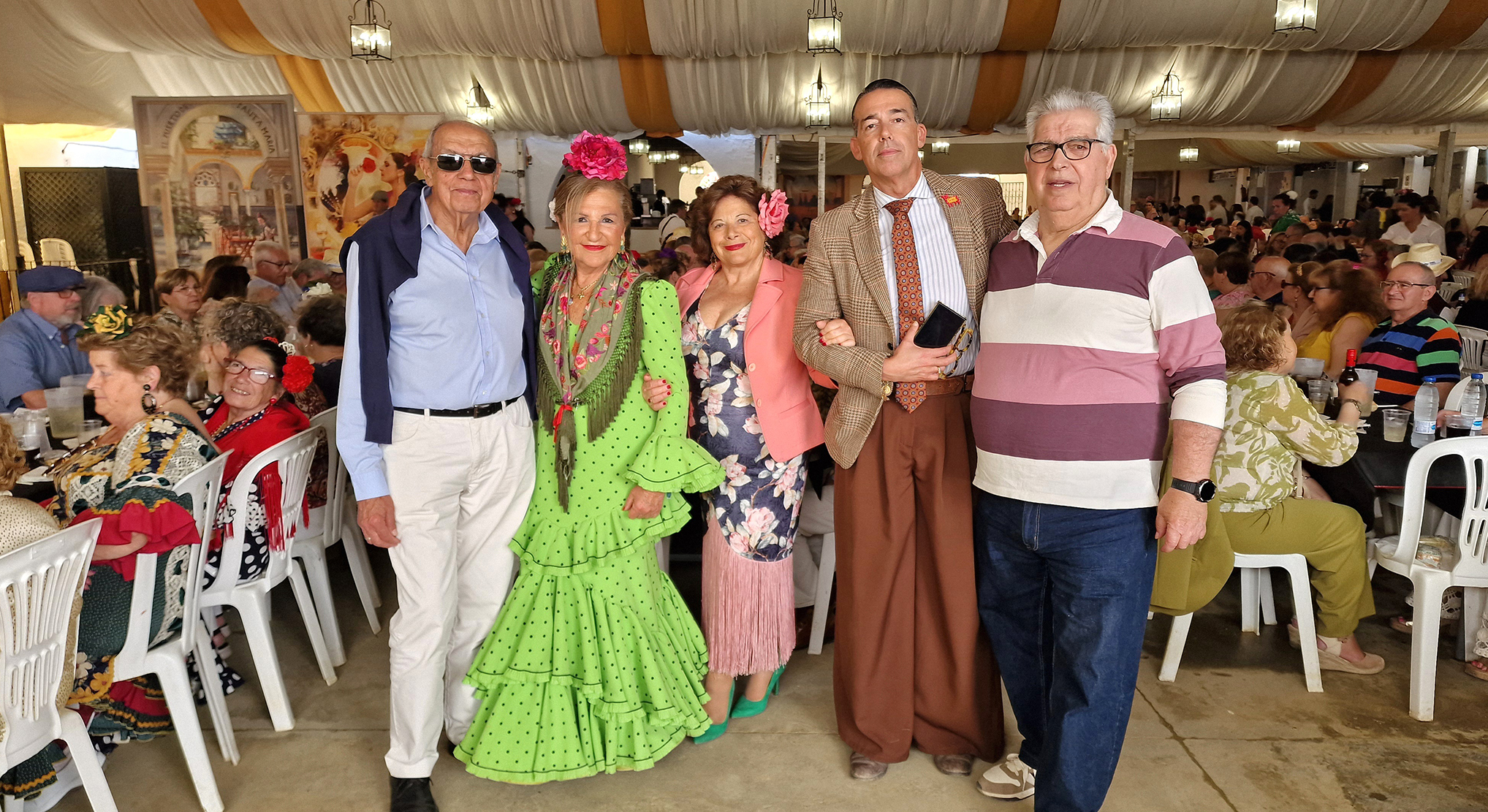 Los mayores disfrutan en la caseta municipal de una convivencia organizada por el área de Bienestar Social del Ayuntamiento