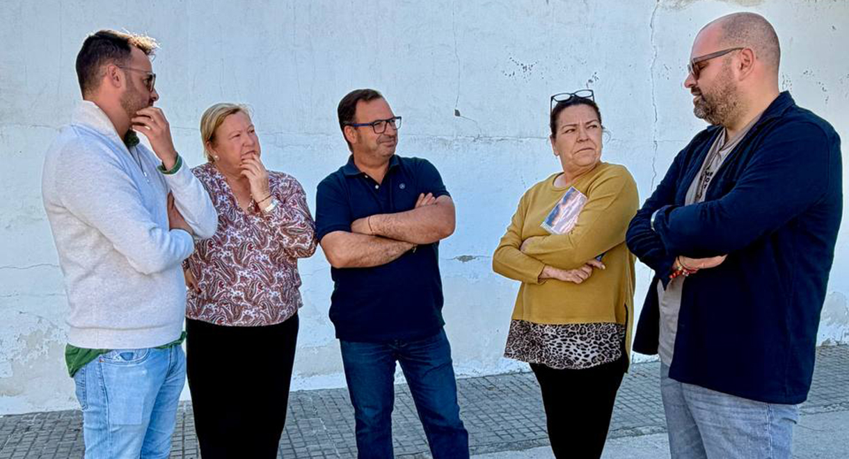 El Ayuntamiento de El Puerto continúa su ronda de visitas con un encuentro en el Poblado de Doña Blanca con las concejalías de Relaciones con la Ciudadanía e Infraestructuras