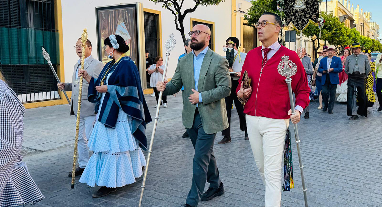 El Puerto despide a sus romeros deseándoles un buen camino hacia la aldea almonteña