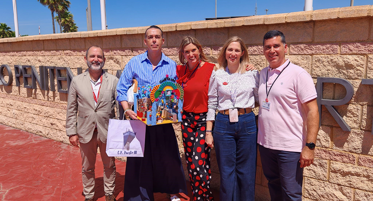 El teniente de alcalde de Fiestas, David Calleja, visita la feria organizada por el Centro Penitenciario Puerto 3