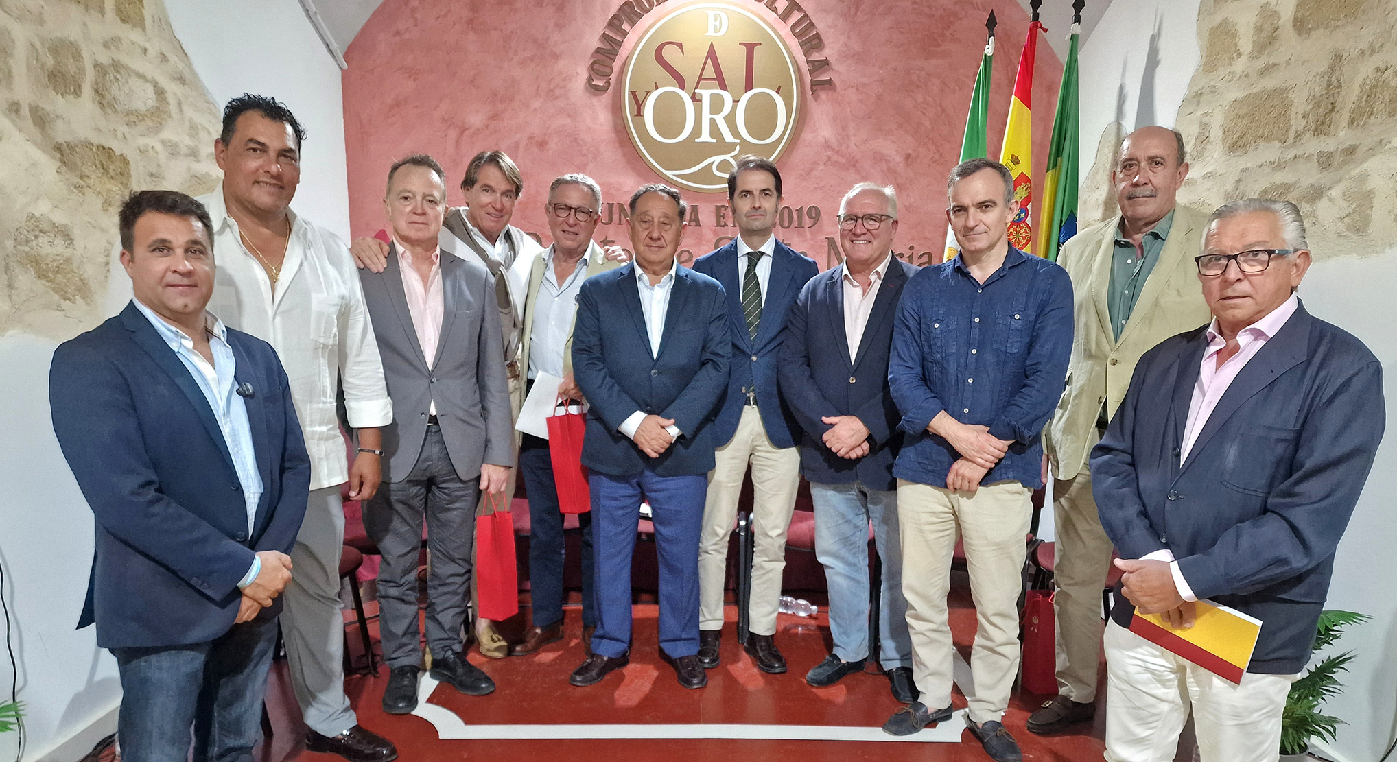 Las VIII Tertulias Taurinas de Sal y Oro acogieron la mesa redonda 'Los entresijos en los festejos' en El Puerto