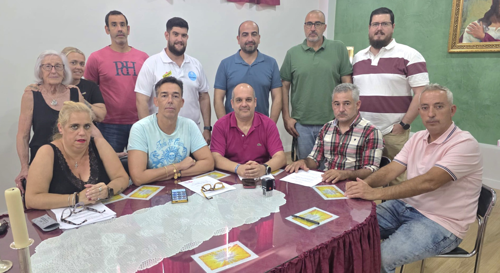 David Calleja acompaña a la Agrupación de La Redención en la firma del contrato para la ejecución de la primera fase del paso de misterio