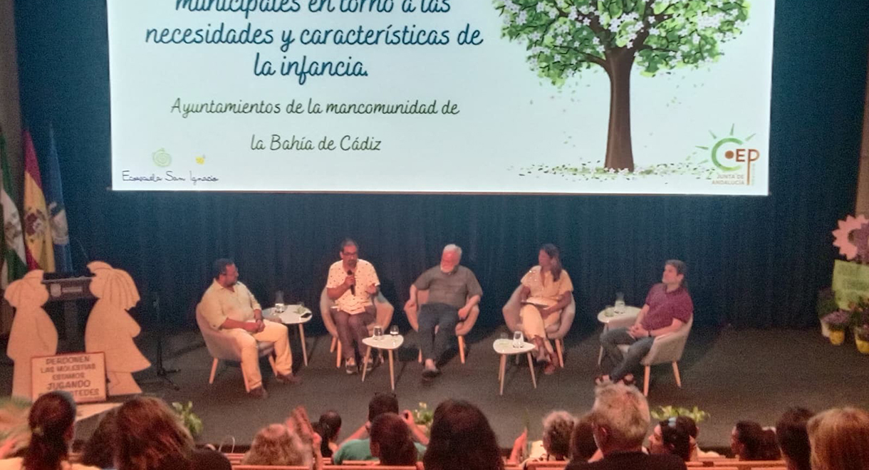 El teniente de alcalde de Educación de El Puerto de Santa María, Enrique Iglesias, participa en las  'Jornadas Escuelas Transformadoras: Barrios Vivos' celebradas en San Fernando