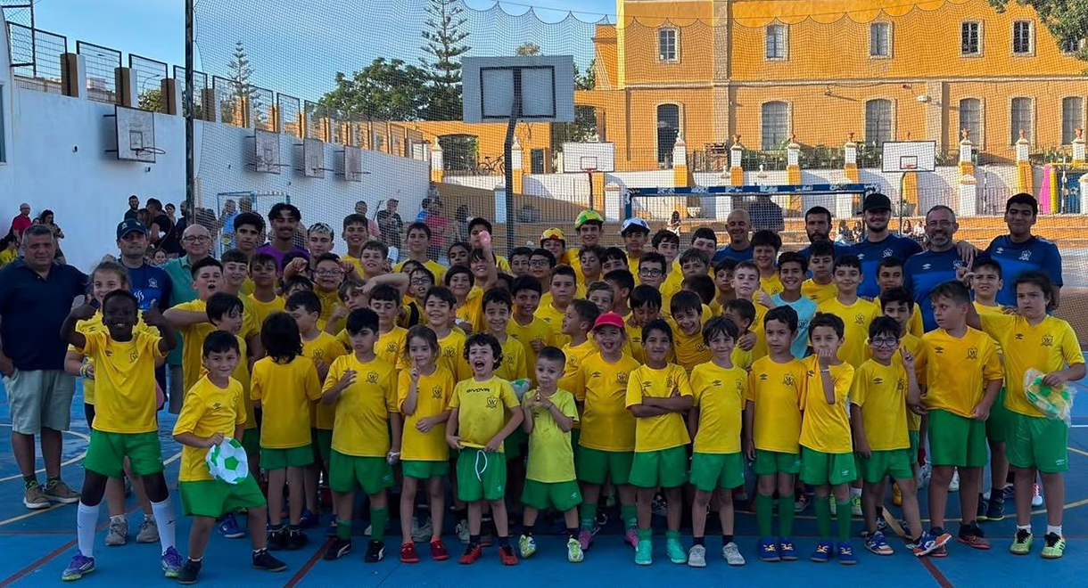 La Academia Wallace de Fútbol Sala celebra su fiesta de fin de temporada en el Safa San Luis de El Puerto