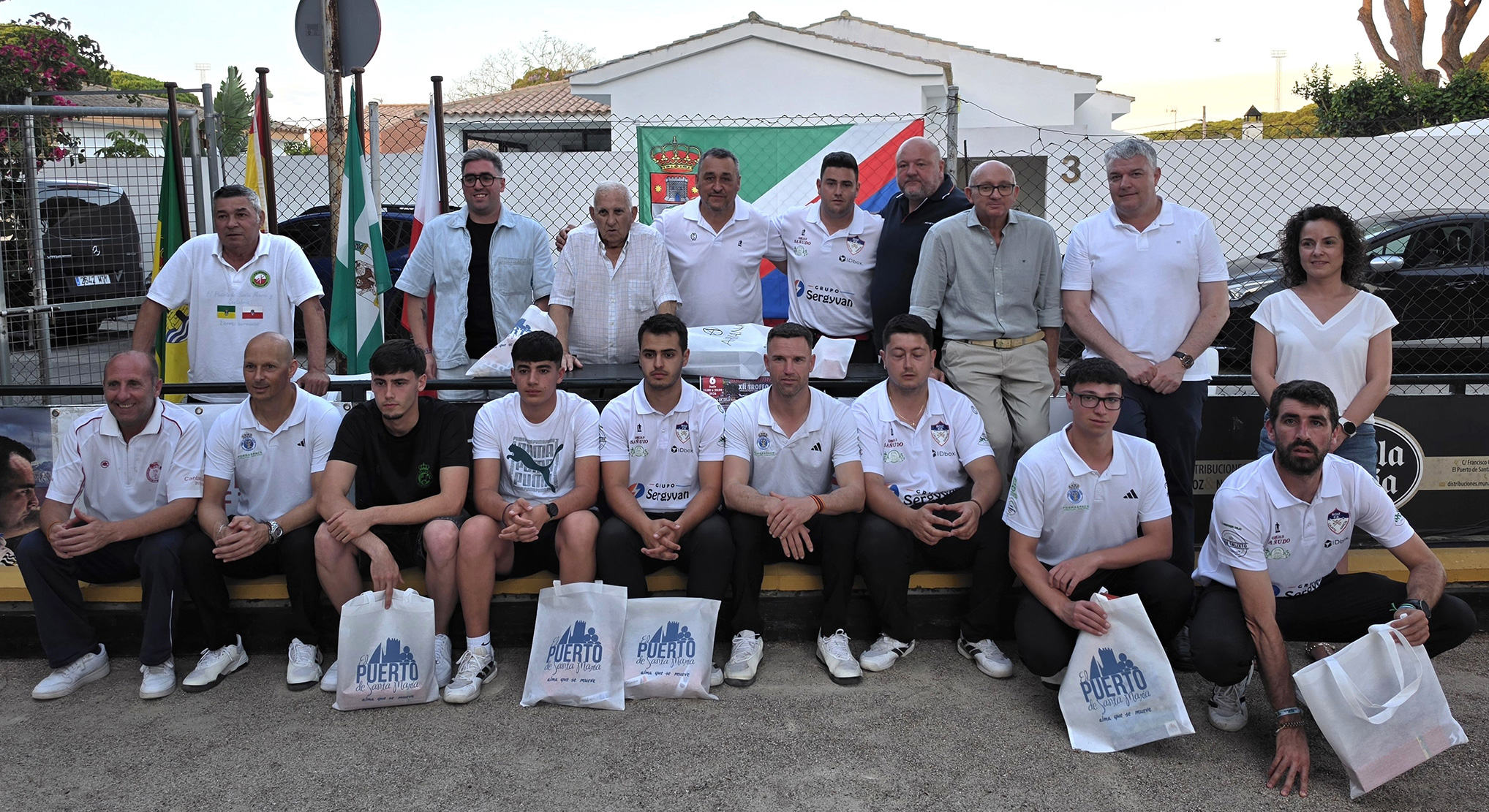El XII Trofeo 'Juan de la Cosa' de Bolo Palma congrega a 13 jugadores en una edición dedicada al Ayuntamiento de Valdáliga