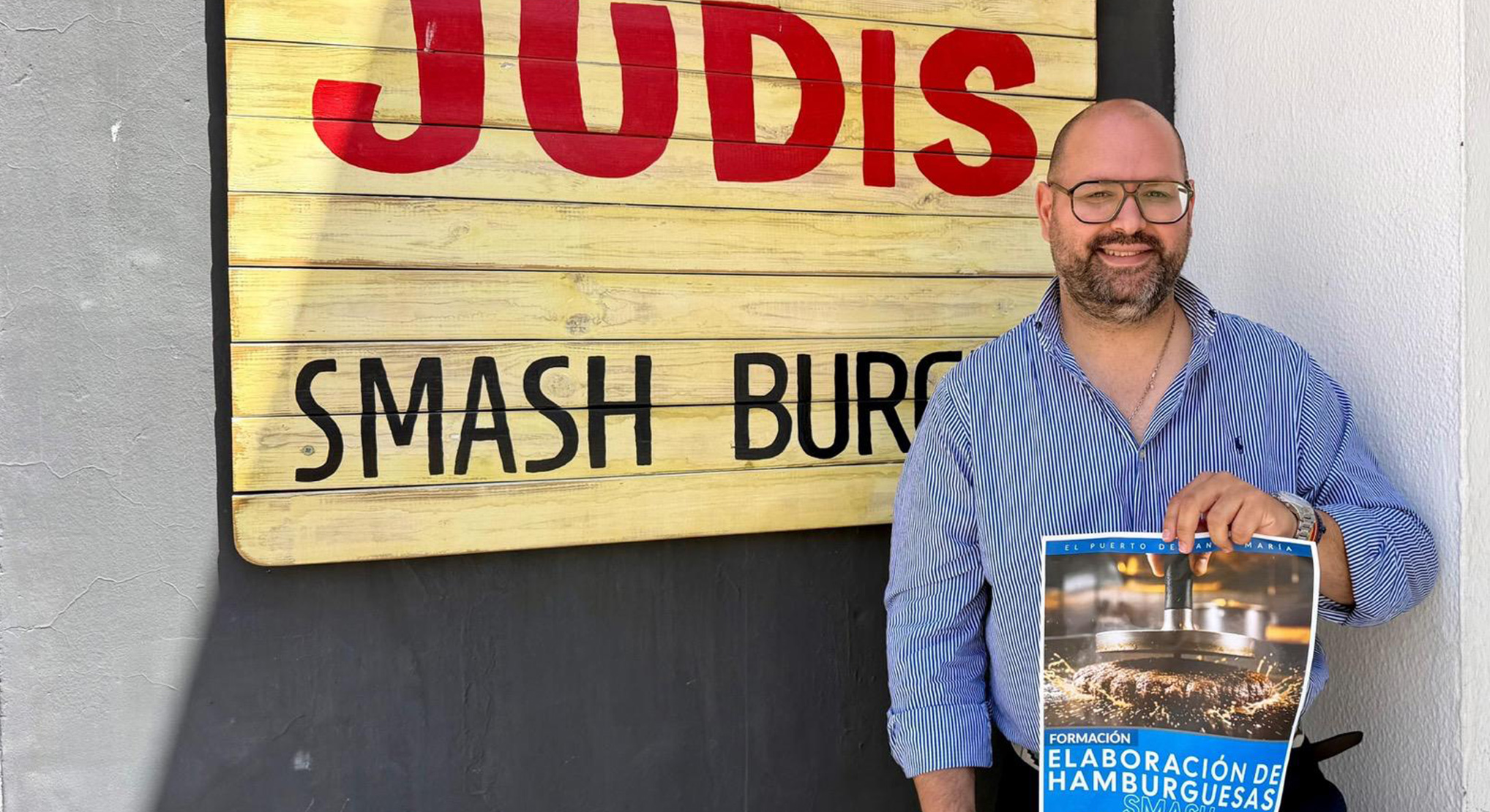 La concejalía de Relaciones con la Ciudadanía impulsa un curso de elaboración de hamburguesas smash para mejorar la formación de los portuenses