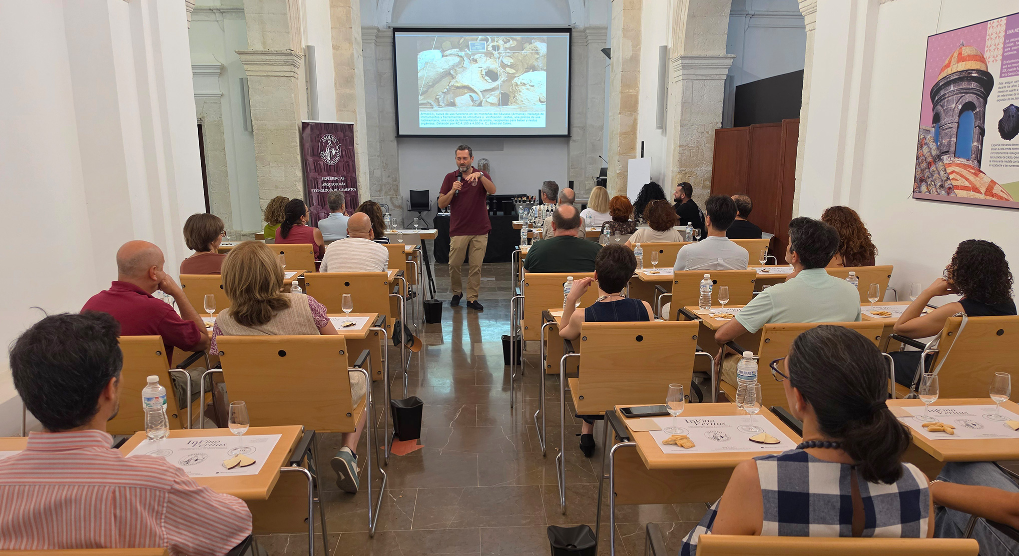 La ermita de Santa Clara de El Puerto acogió la cata científica 'In vino veritas' dentro de las Jornadas Europeas de Arqueología