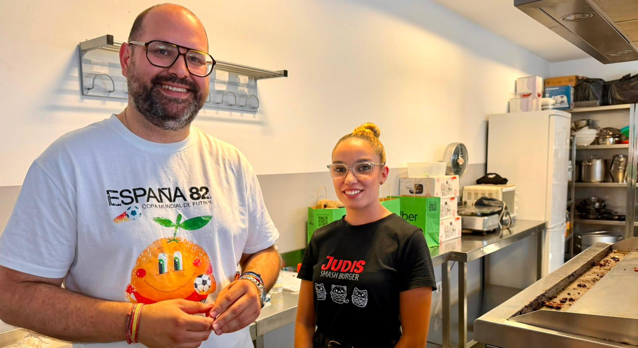 El curso de elaboración de Smash Burger impulsado por la concejalía de Relaciones con la Ciudadanía comenzó ayer en el Centro Cívico