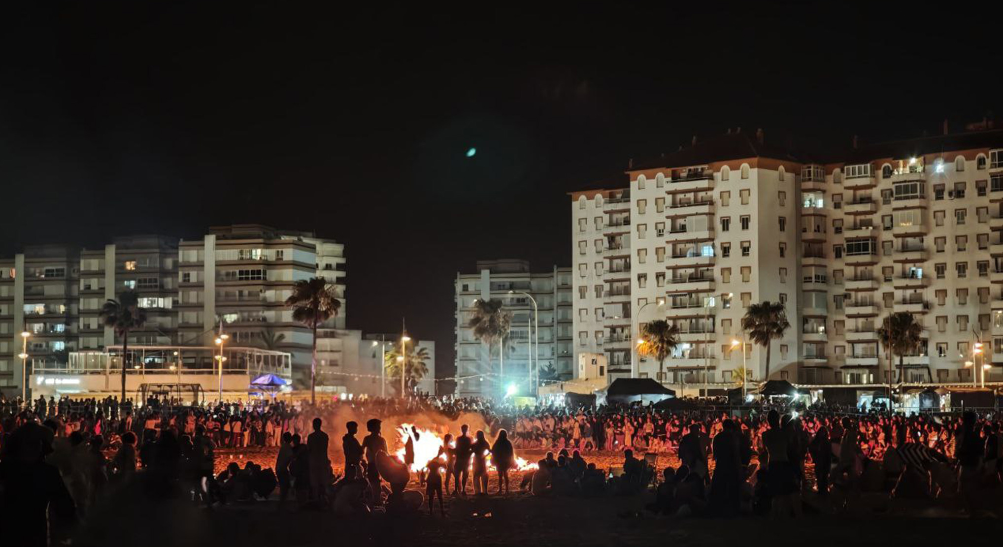 La Playa de Valdelagrana acogerá mañana la tradicional Hoguera de San Juan tras la inauguración del Mercado de las 'Noches Mágicas de San Juan'