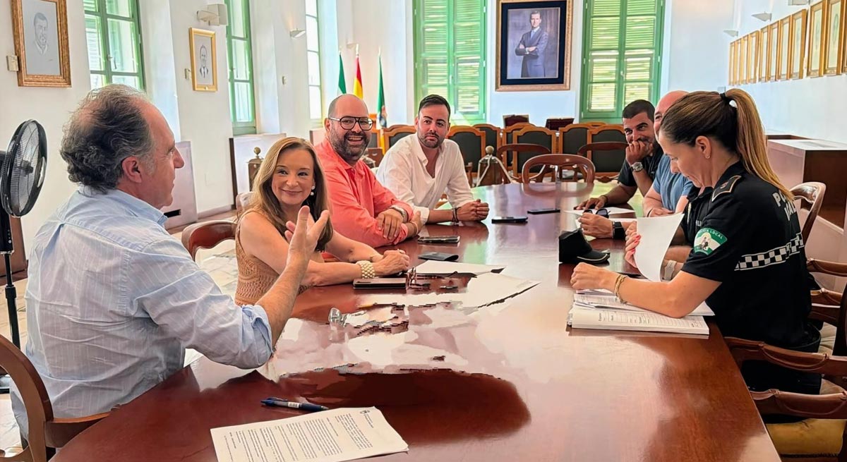 Los tenientes de alcalde de El Puerto, Javier Bello y Jesús Garay, mantienen una reunión con UGT para abordar el desarrollo de las ofertas públicas de Policía Local y mejoras para la plantilla