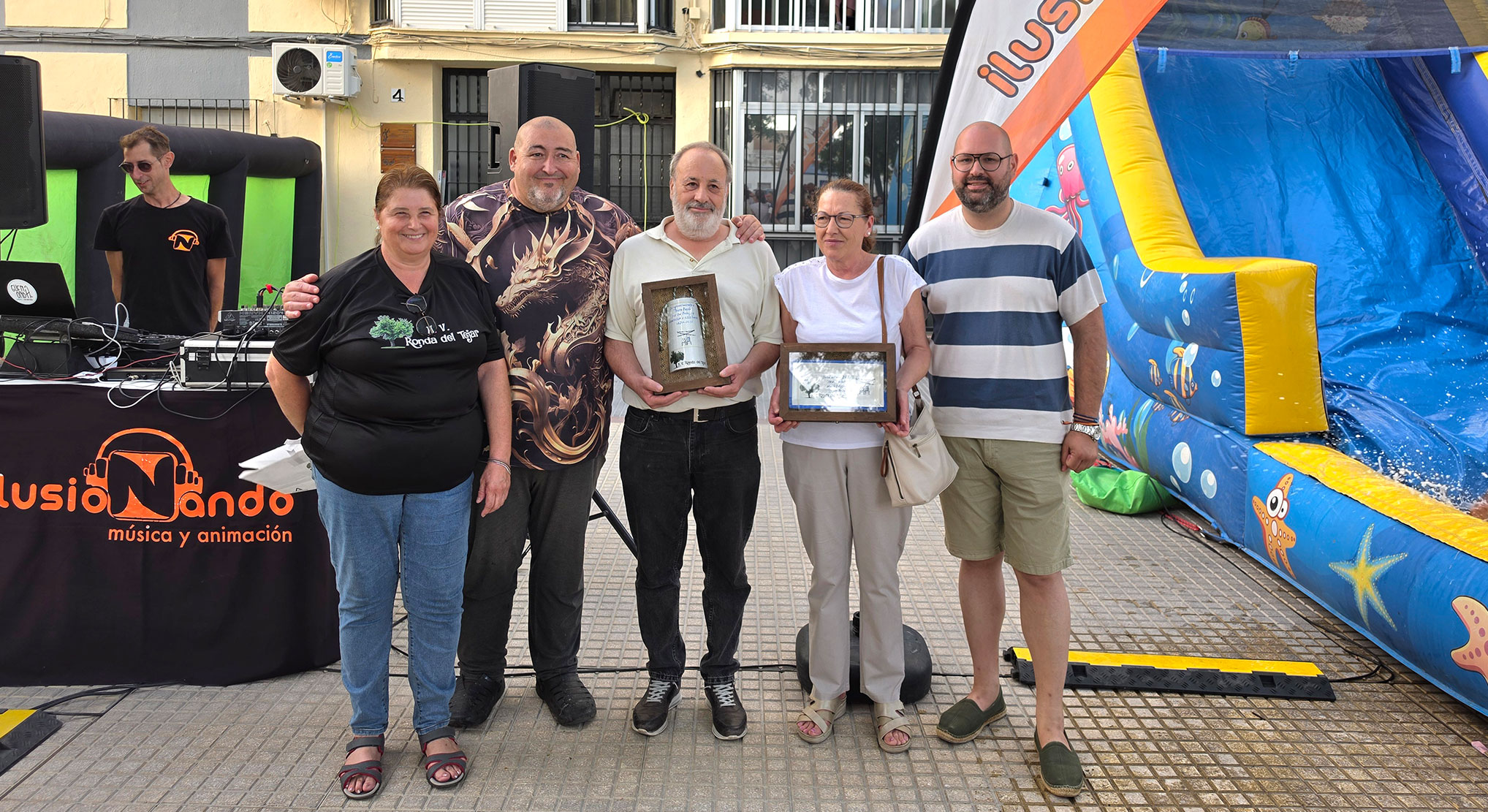La Fiesta del Tejar llena de diversión la Plaza de los Claveles