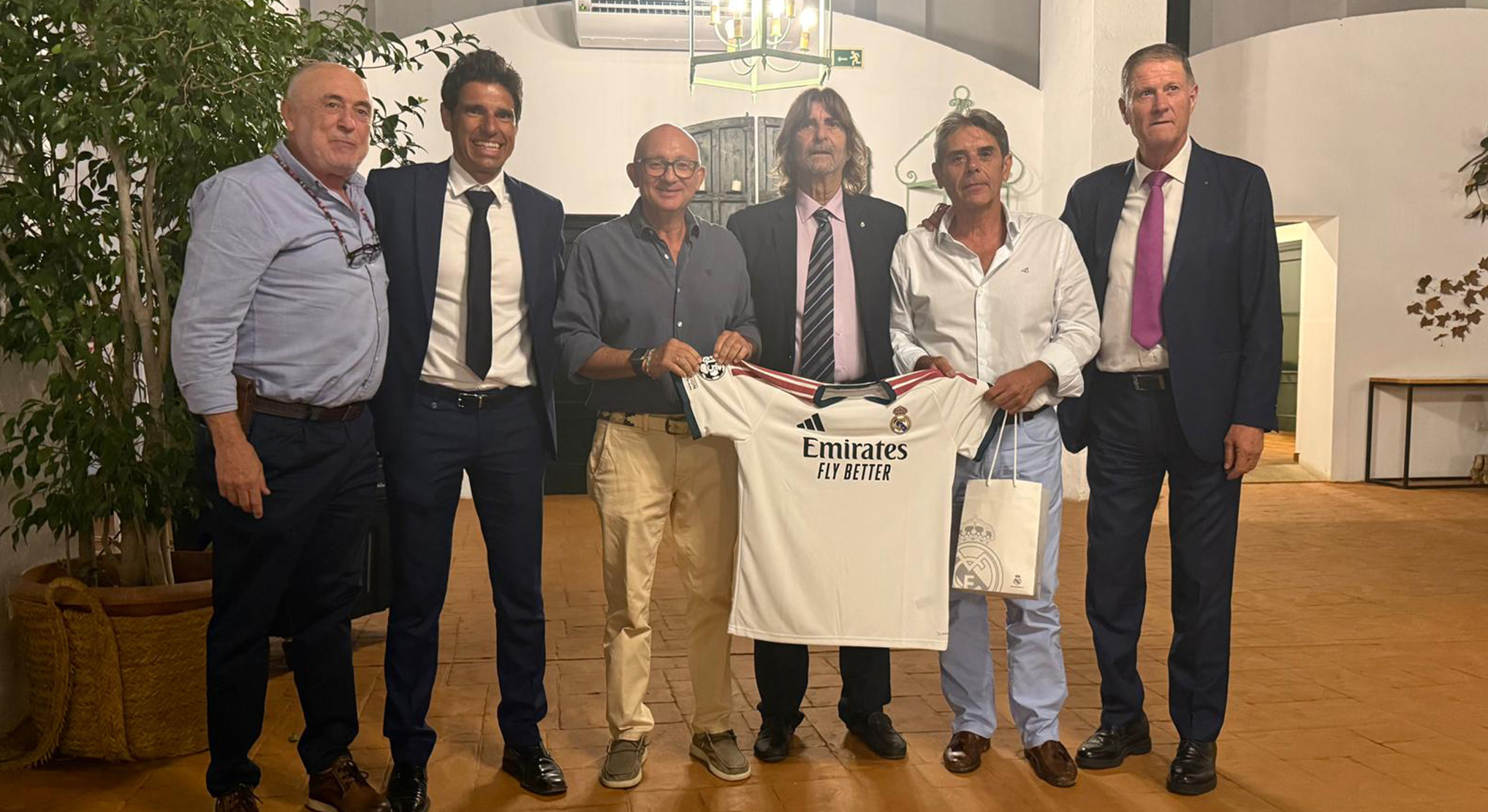 La Peña Madridista Portuense y la Asociación de Amigos de los Patios celebraron su Cena de Verano