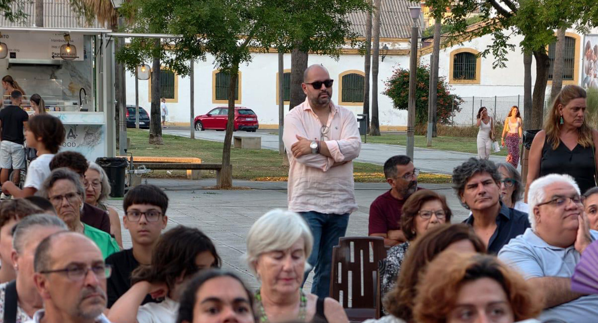 La programación de teatro y animación impulsada por Relaciones con la Ciudadanía llena de público la Plaza Jardín de Cano en El Puerto de Santa María