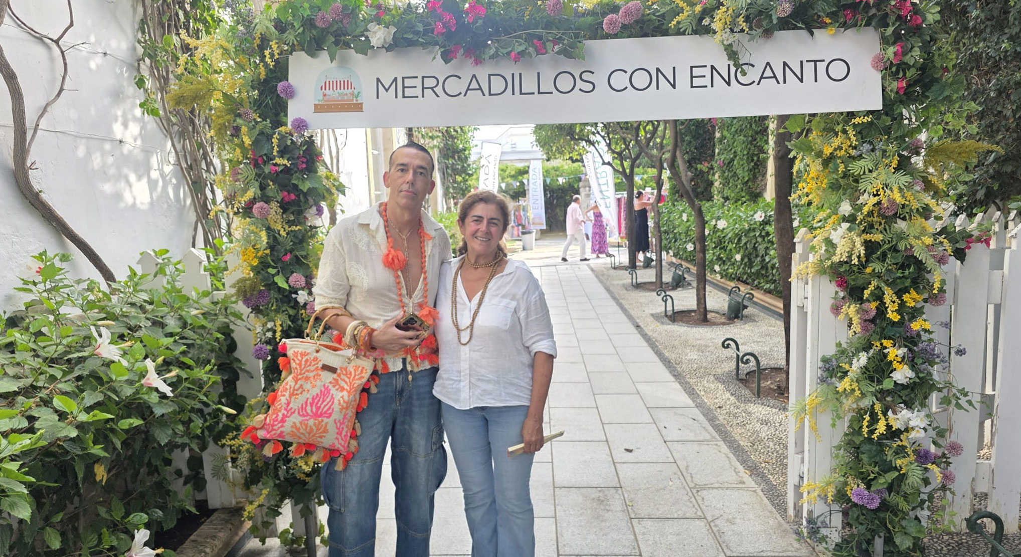 Calleja inaugura el III Mercadillo con Encanto, que el patio de la Bodega de Mora acoge hasta el 3 de agosto