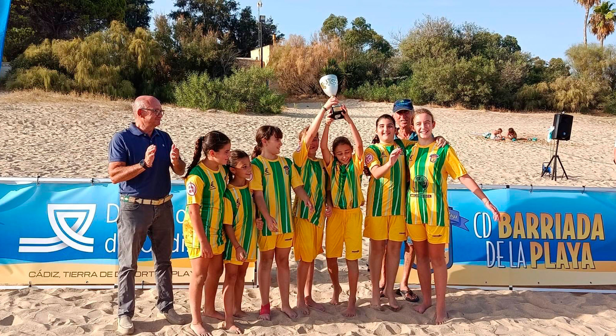La II Copa Ciudad de El Puerto de Fútbol Playa acogió a 70 jugadoras en la playa de La Puntilla