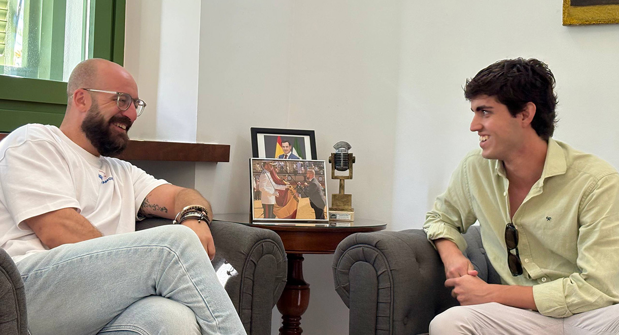 Germán Beardo recibe al joven portuense Javier Herrero antes de iniciar su doctorado con la prestigiosa beca Fulbright en Estados Unidos