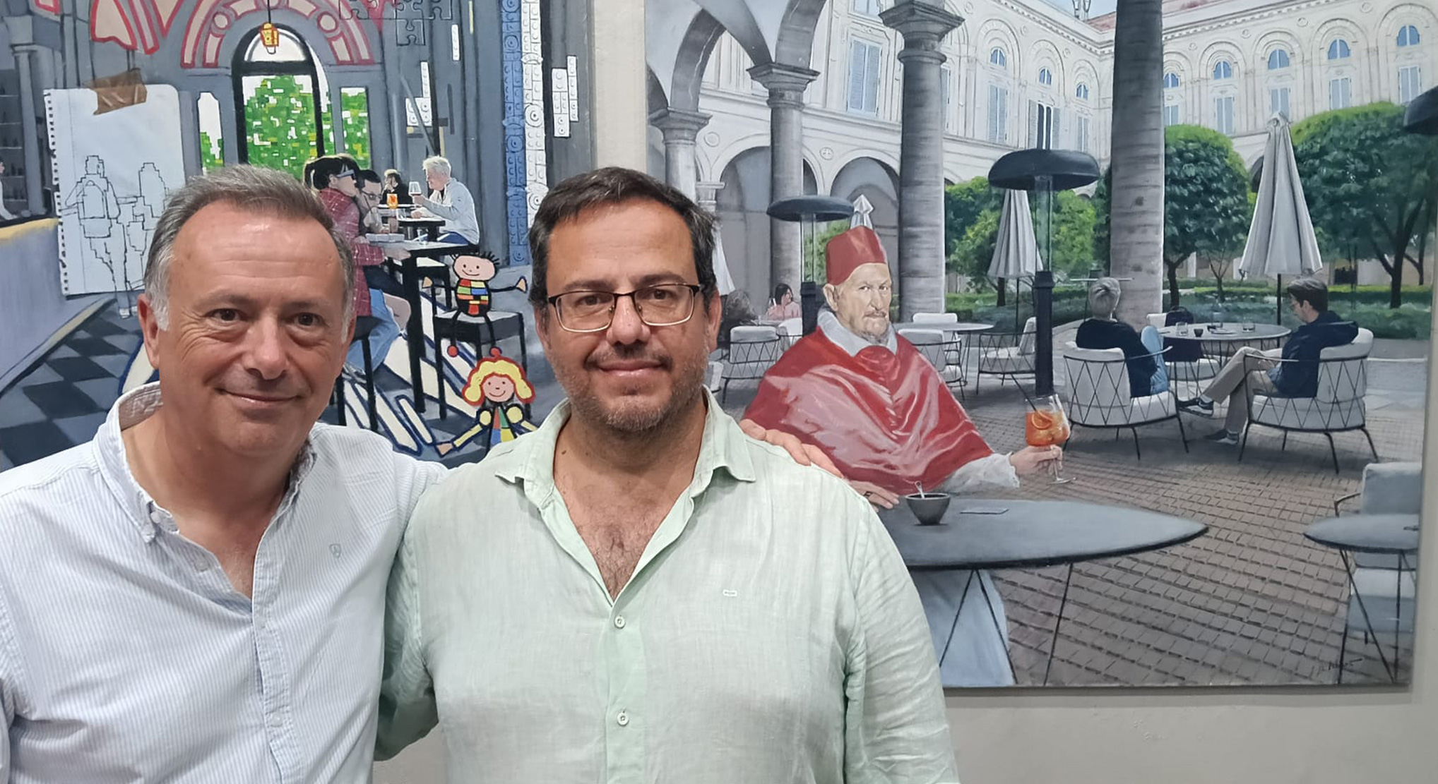 El concejal de Cultura, Enrique Iglesias, acompaña a Borja Isbert en la inauguración de su nueva exposición en Cuadros La Galería