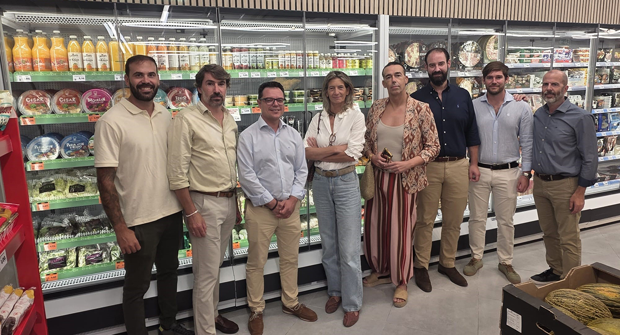 Calleja y Enciso destacan la apertura del nuevo Día de calle Larga como una muestra de la recuperación comercial y residencial del centro histórico de El Puerto