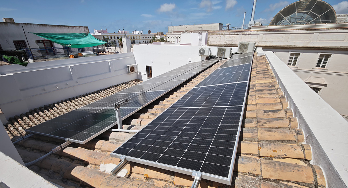 El Puerto Global cubrirá con energía solar cerca del 70% del consumo eléctrico de su edificio