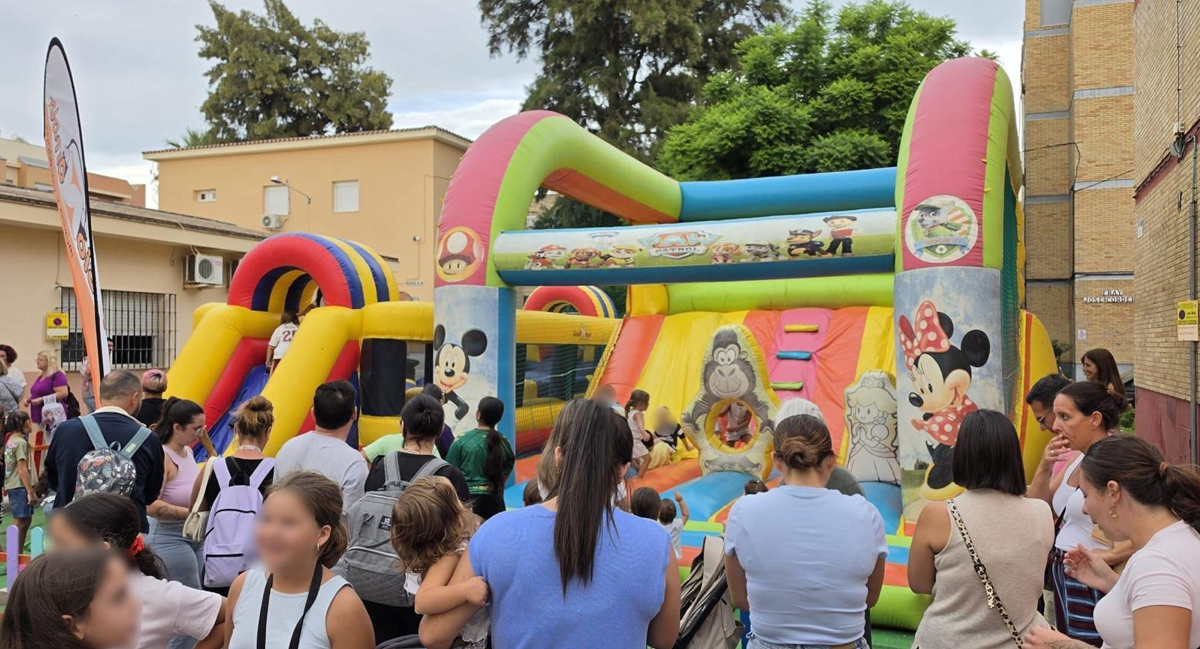 Germán Beardo comparte con los vecinos de La Gobernaora una gran tarde de convivencia y diversión para toda la familia