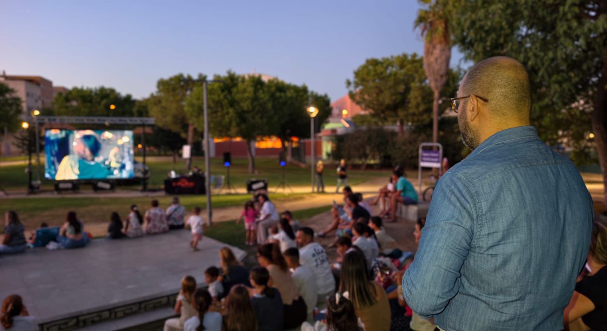 El cine de verano vuelve a reunir a pequeños y mayores en El Juncal