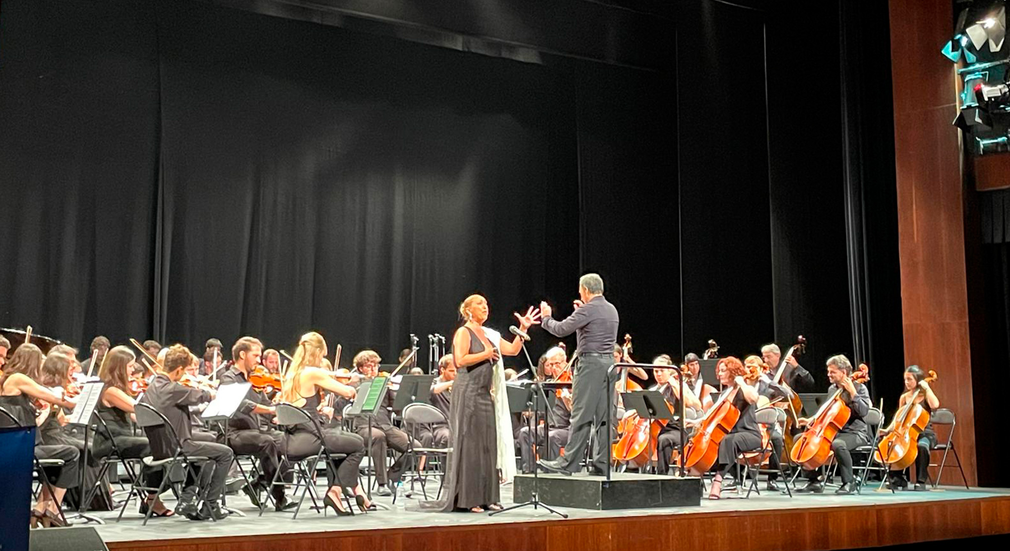 El Teatro Pedro Muñoz Seca se llena con el talento de los jóvenes músicos del X Encuentro Orquestal 'Cádiz Suena'