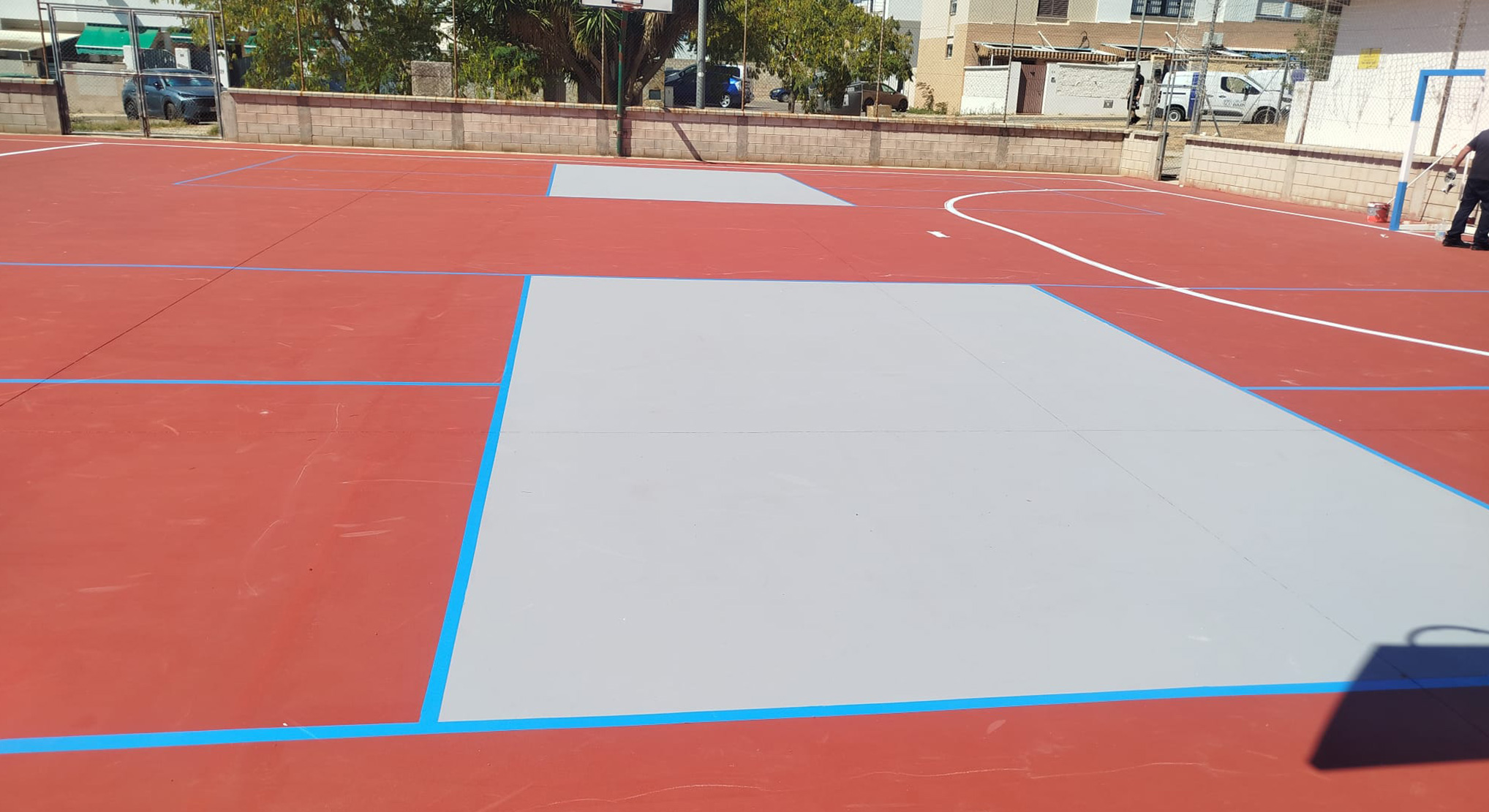 La concejalía de Deportes finaliza los trabajos de mantenimiento y pintura en la pista del Tomillar