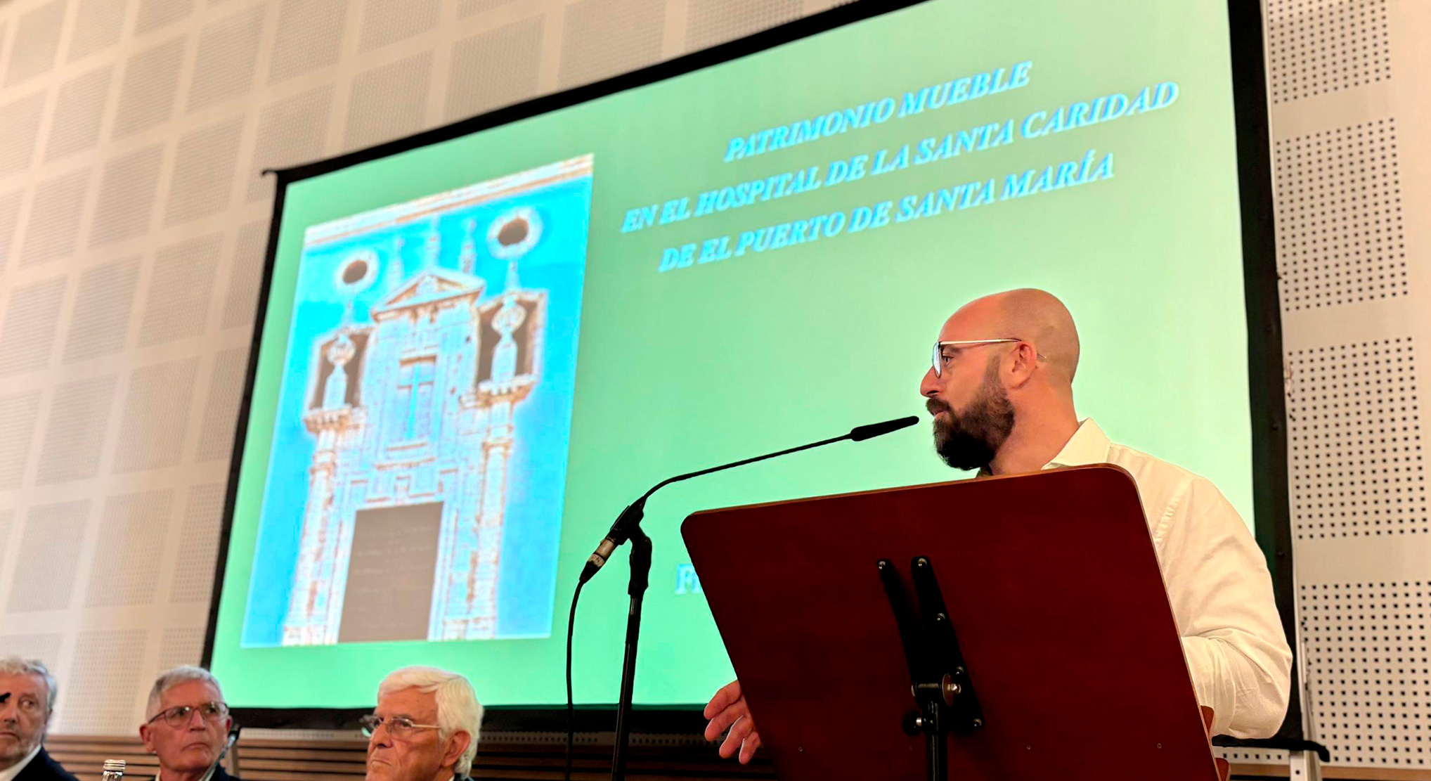 Germán Beardo destaca en la presentación del libro de González Luque 'Patrimonio mueble en el hospital de la Santa Caridad de El Puerto de Santa María' el ambicioso proyecto de rehabilitación del hoy conocido como Hospital San Juan de Dios
