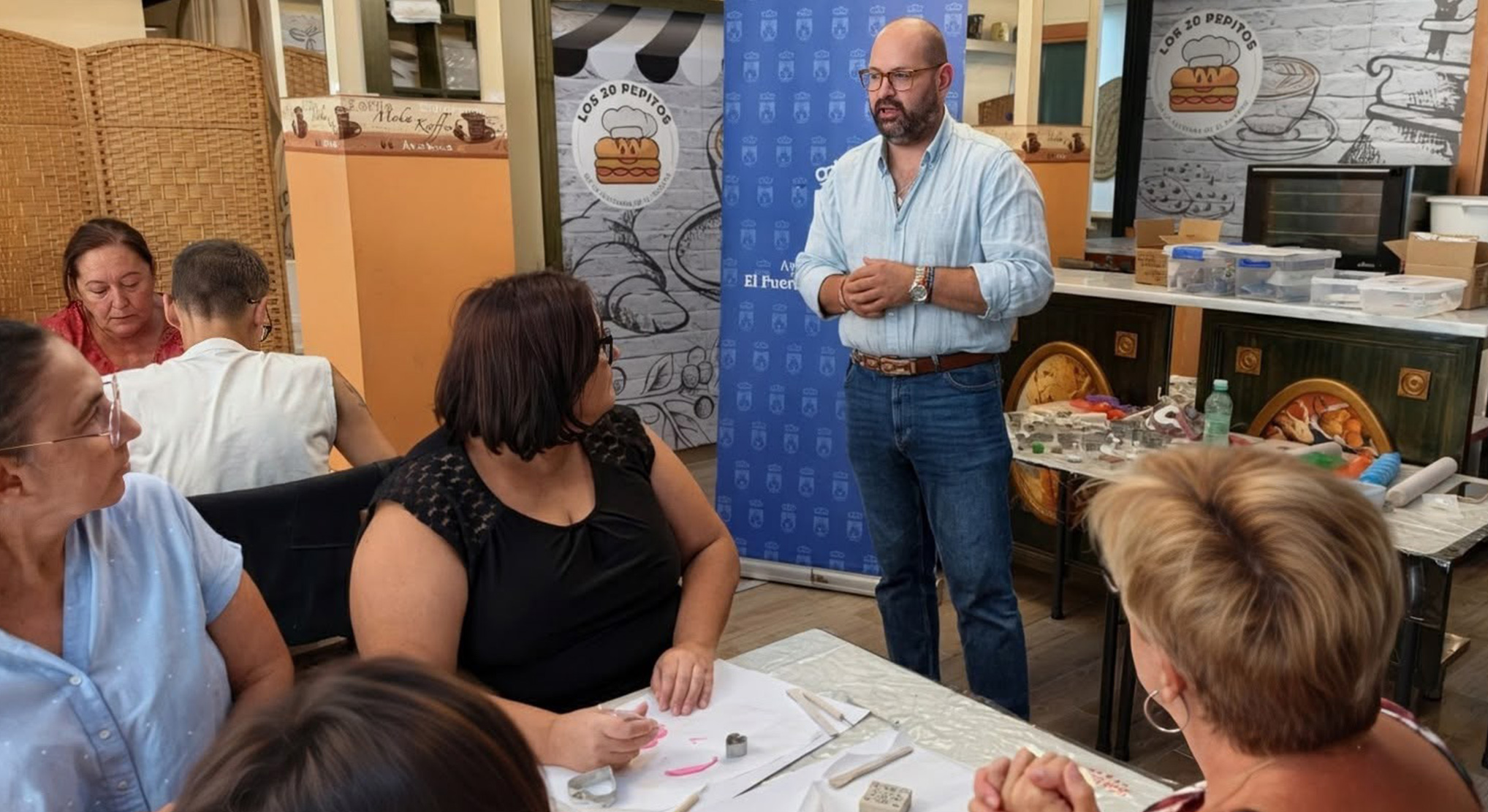 Quince personas se forman en diversas manualidades en un taller gratuito puesto en marcha por Relaciones con la Ciudadanía