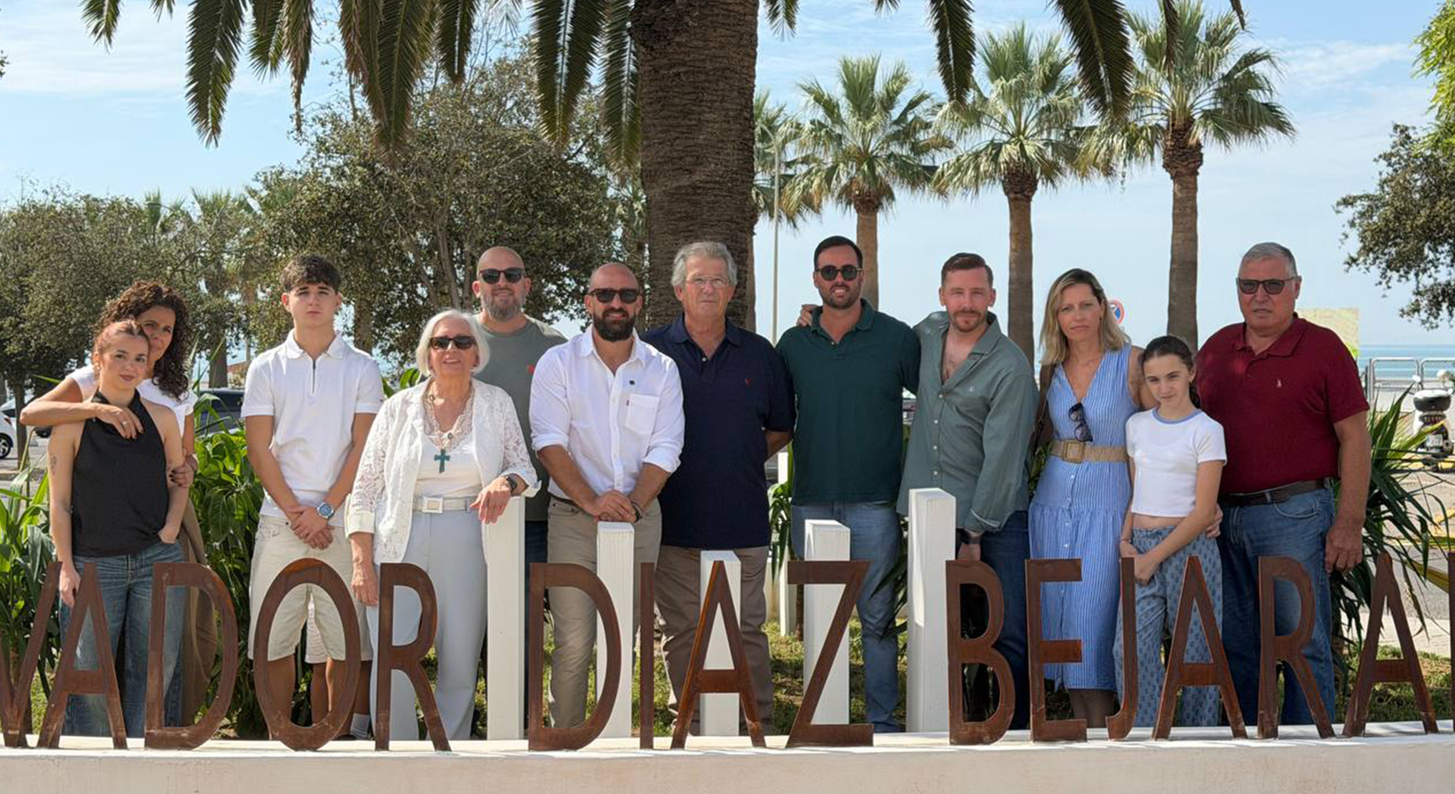 Germán Beardo inaugura la rotonda de las Redes dedicada a Salvador Díaz Bejarano, en reconocimiento a su trayectoria y a su legado gastronómico