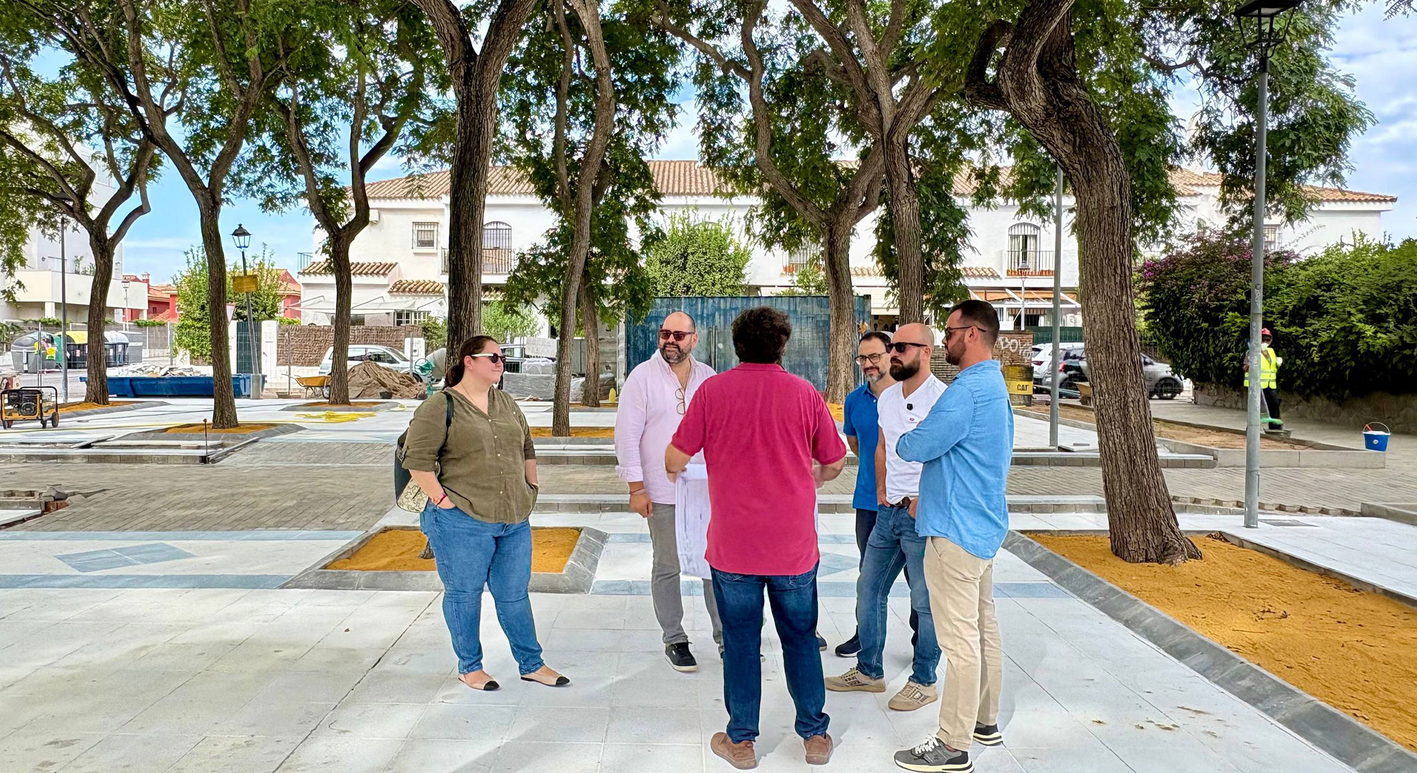 Germán Beardo supervisa personalmente cómo avanza la remodelación completa de la Plaza José Luis Galloso,  que encara la recta final