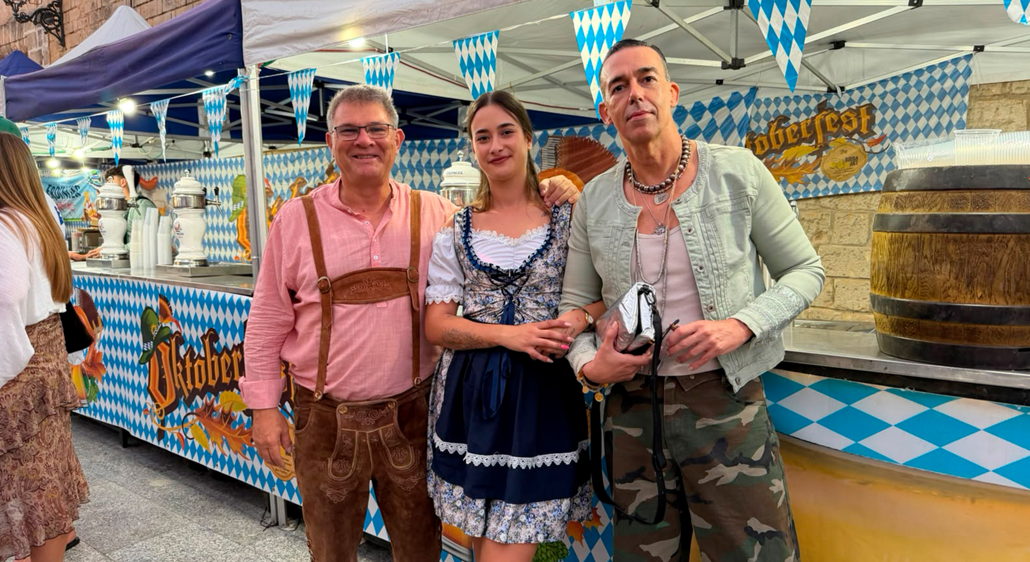 David Calleja inaugura Oktoberfest, una fiesta musical y gastronómica que la Plaza del Castillo acoge este fin de semana