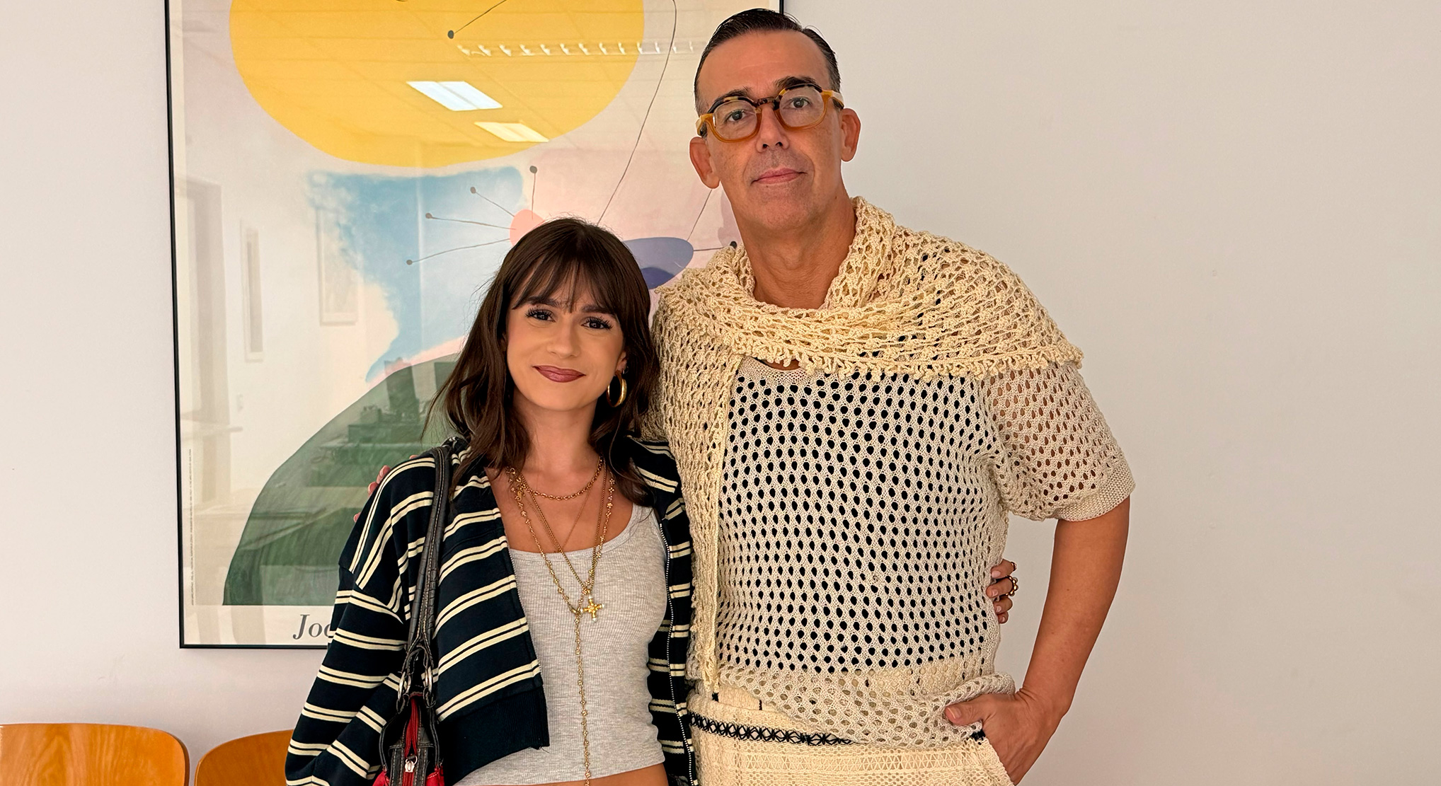 Calleja respalda a la joven artista portuense Natalia León en el lanzamiento de su primer single, 'cuenta 3'
