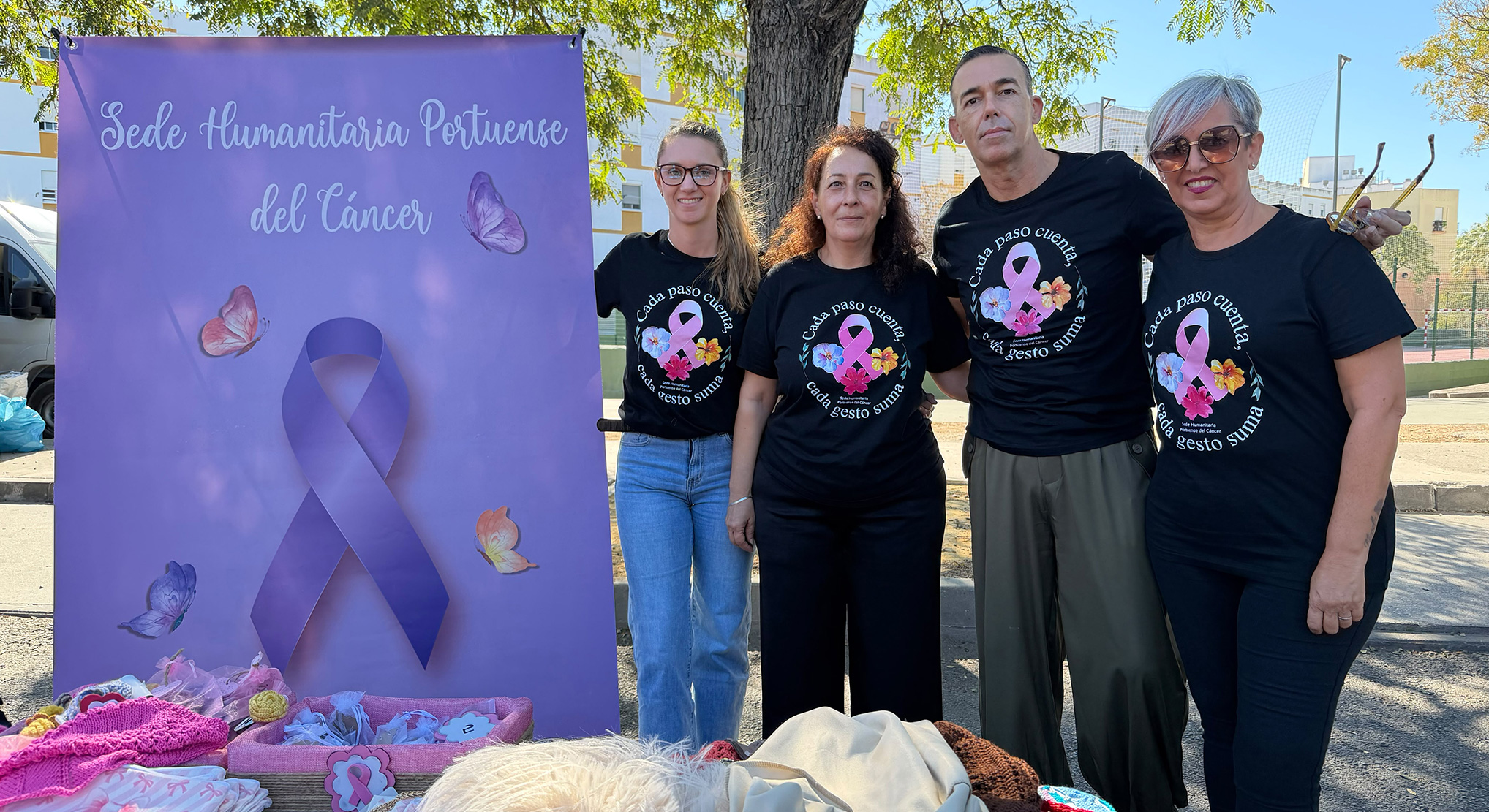 La Sede Humanitaria Portuense del Cáncer vende diversos productos esta semana en diversos enclaves de la ciudad