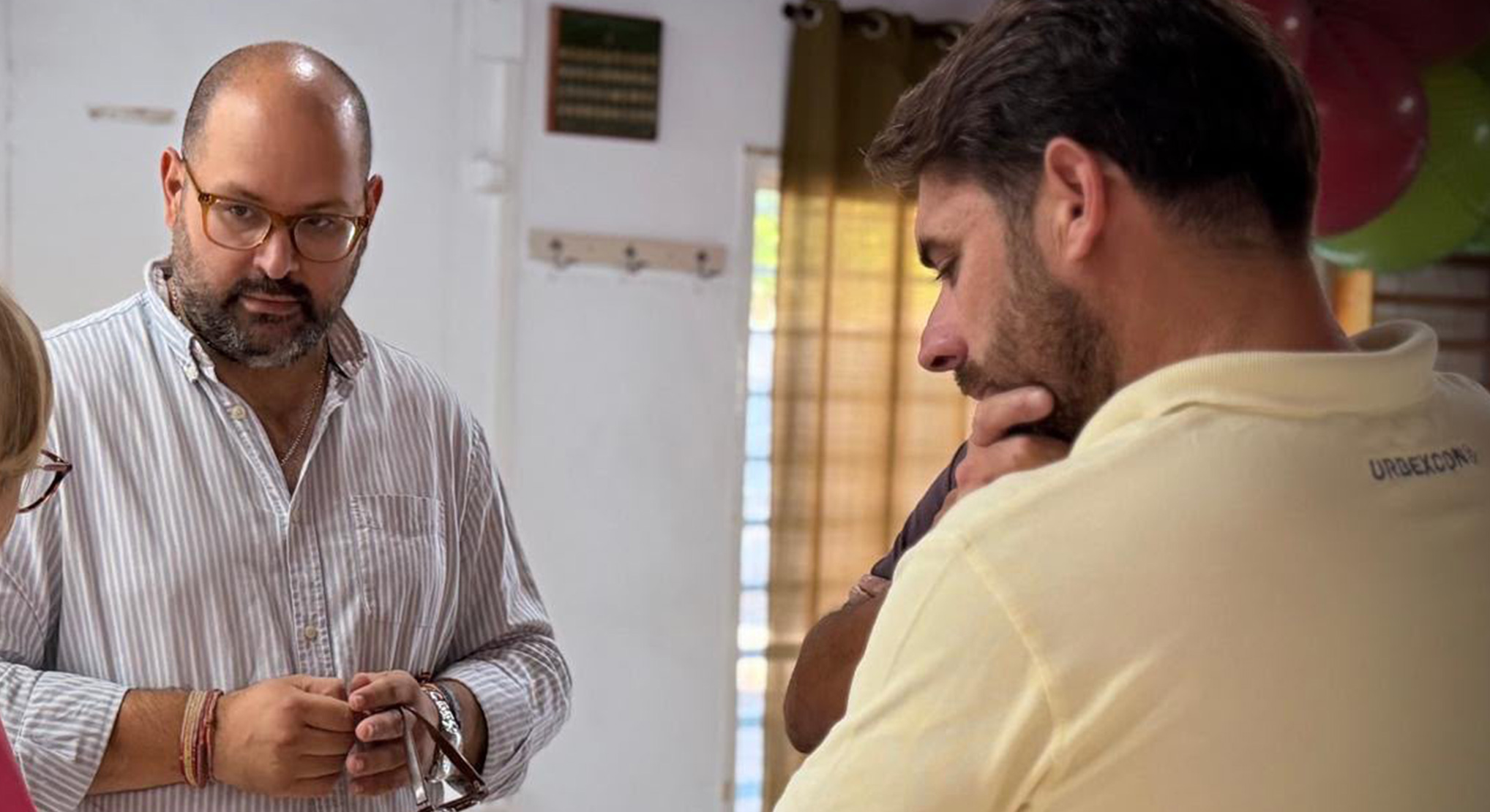 Javier Bello supervisa las obras de mejora del local municipal de la Asociación de Vecinos Altos de la Bahía, dando respuesta a un compromiso con el barrio