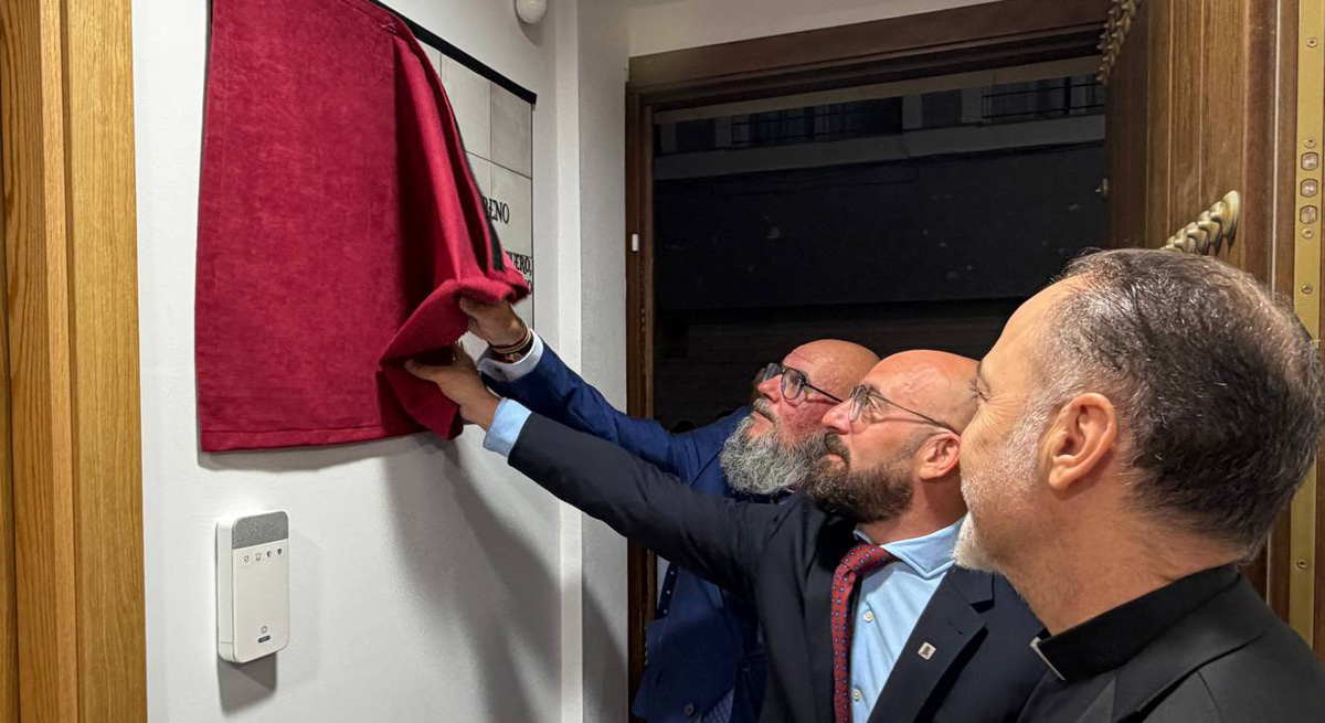 Germán Beardo inaugura la Casa de Hermandad del Nazareno, un nuevo espacio de encuentro para fortalecer la vida cofrade de El Puerto