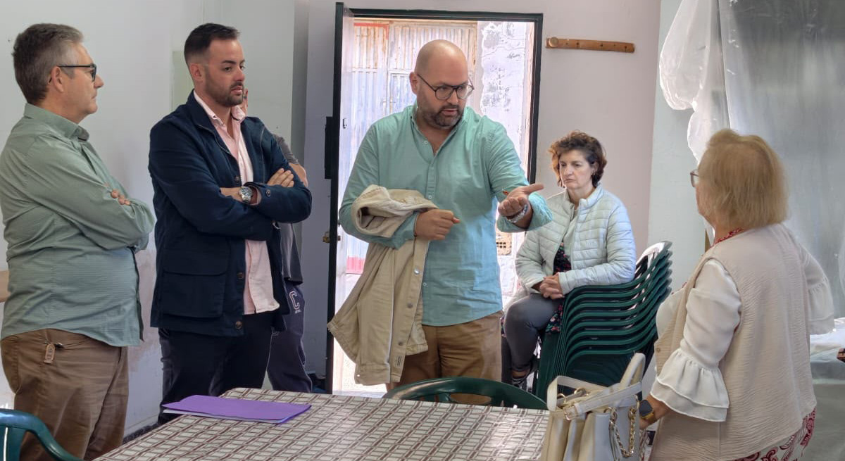 El equipo de Gobierno se reúne con la asociación de vecinos de Los Frailes para coordinar nuevas actuaciones en el barrio