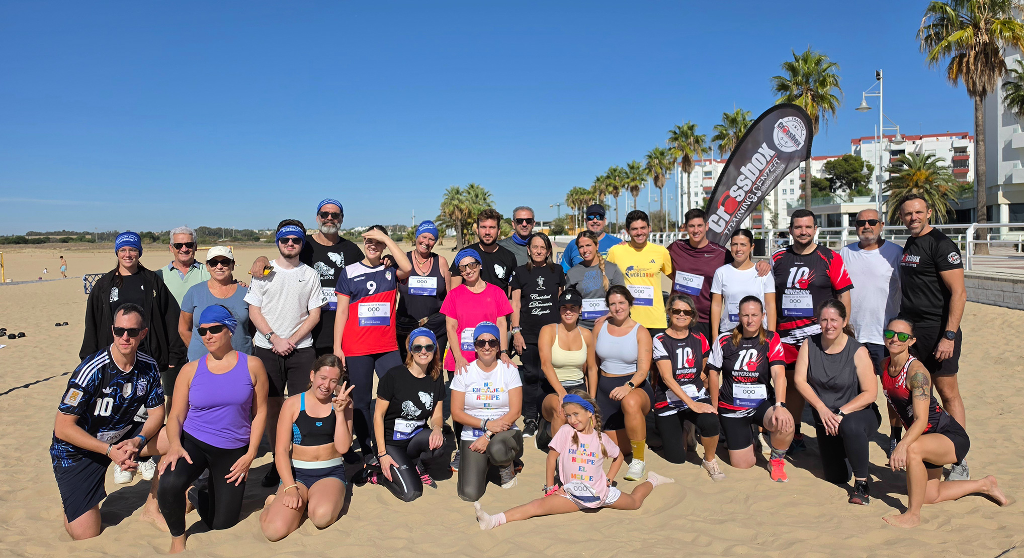 Cerca de un centenar de personas participan en la playa de Valdelagrana en un entrenamiento benéfico para la Asociación Autismo Derecho e Inclusión El Puerto