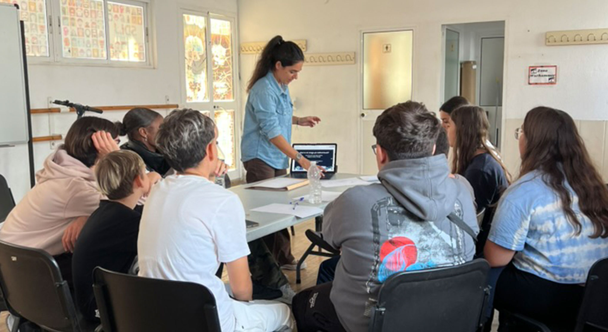 De las aulas a las redes: los jóvenes de El Puerto toman la palabra para contar lo que les importa