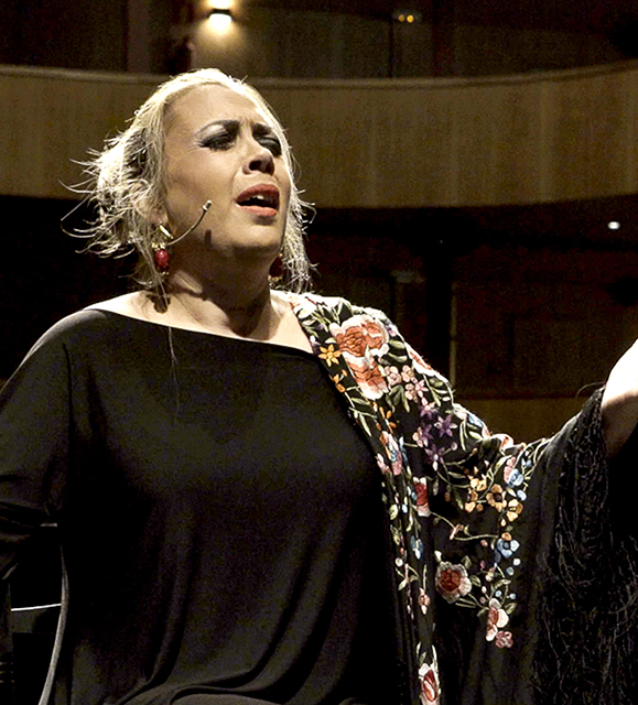 Escena Flamenca · Aroa Cala - 35 años cantaora